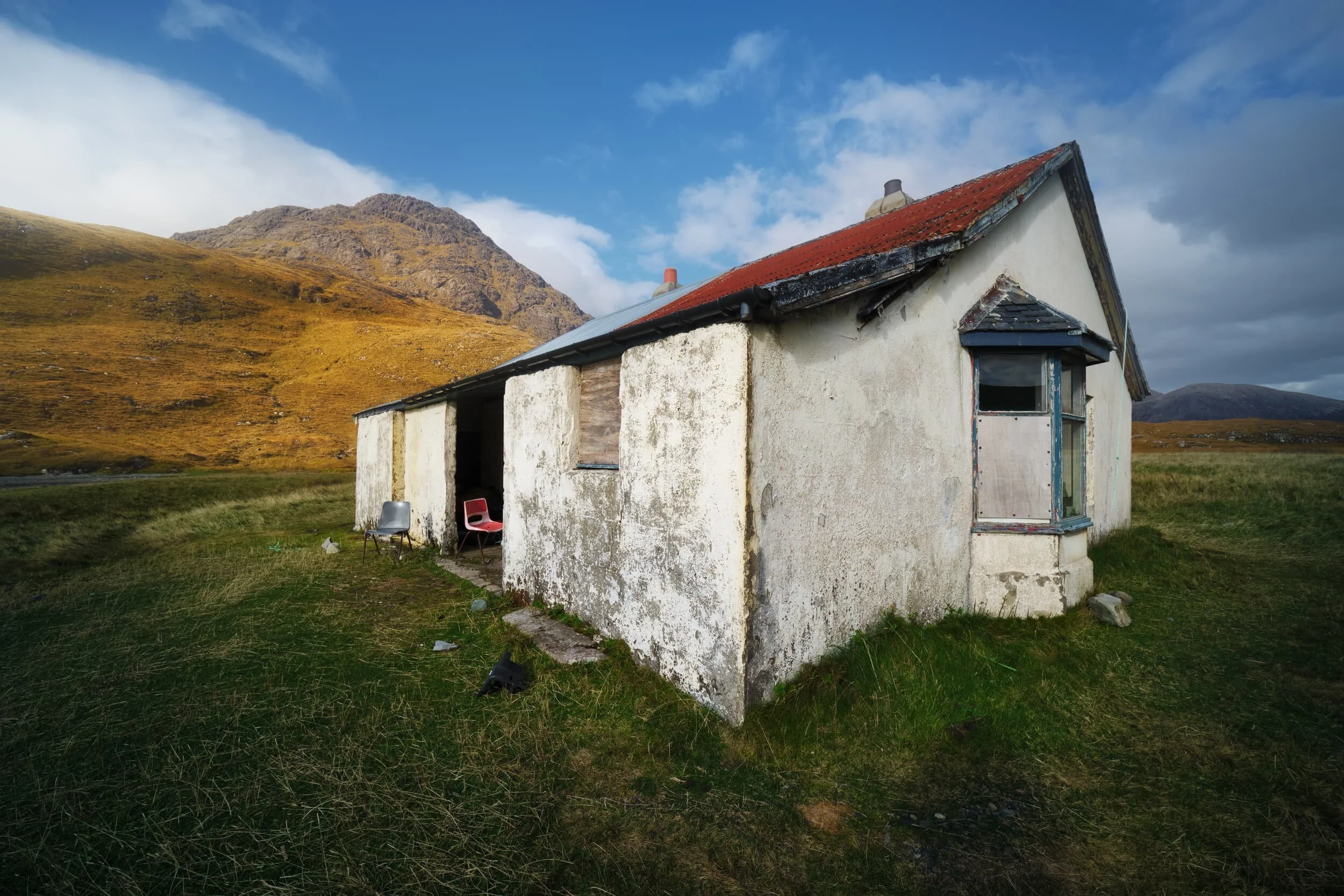 This is the old Bothy, located at the western end of Camasunary Bay, close to the beach, with Sgurr na Stri above. In 2014 it was reclaimed by the private owner of the Bay, and a newer bothy was constructed back at the eastern end of the Bay. If you don’t know, a bothy is a basic building or shelter and usually left unlocked, available for anyone to use free of charge. They’re quite common in the mountainous areas of Scotland, but you do find them in places like the Lake District too.