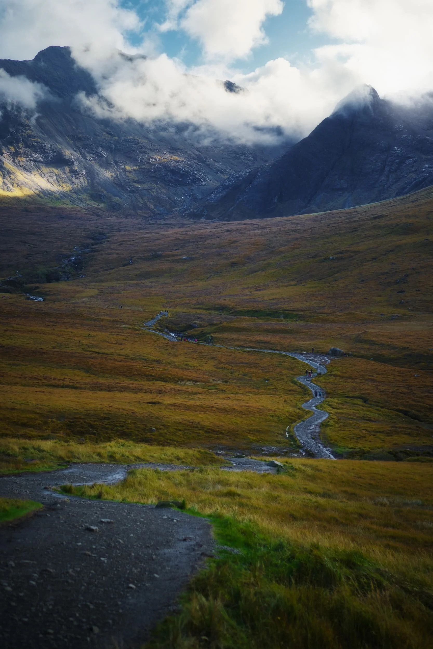 Taking one last look at Sgùrr an Fheadain and the rest of the Black Cuillins as the hill fog clears further.