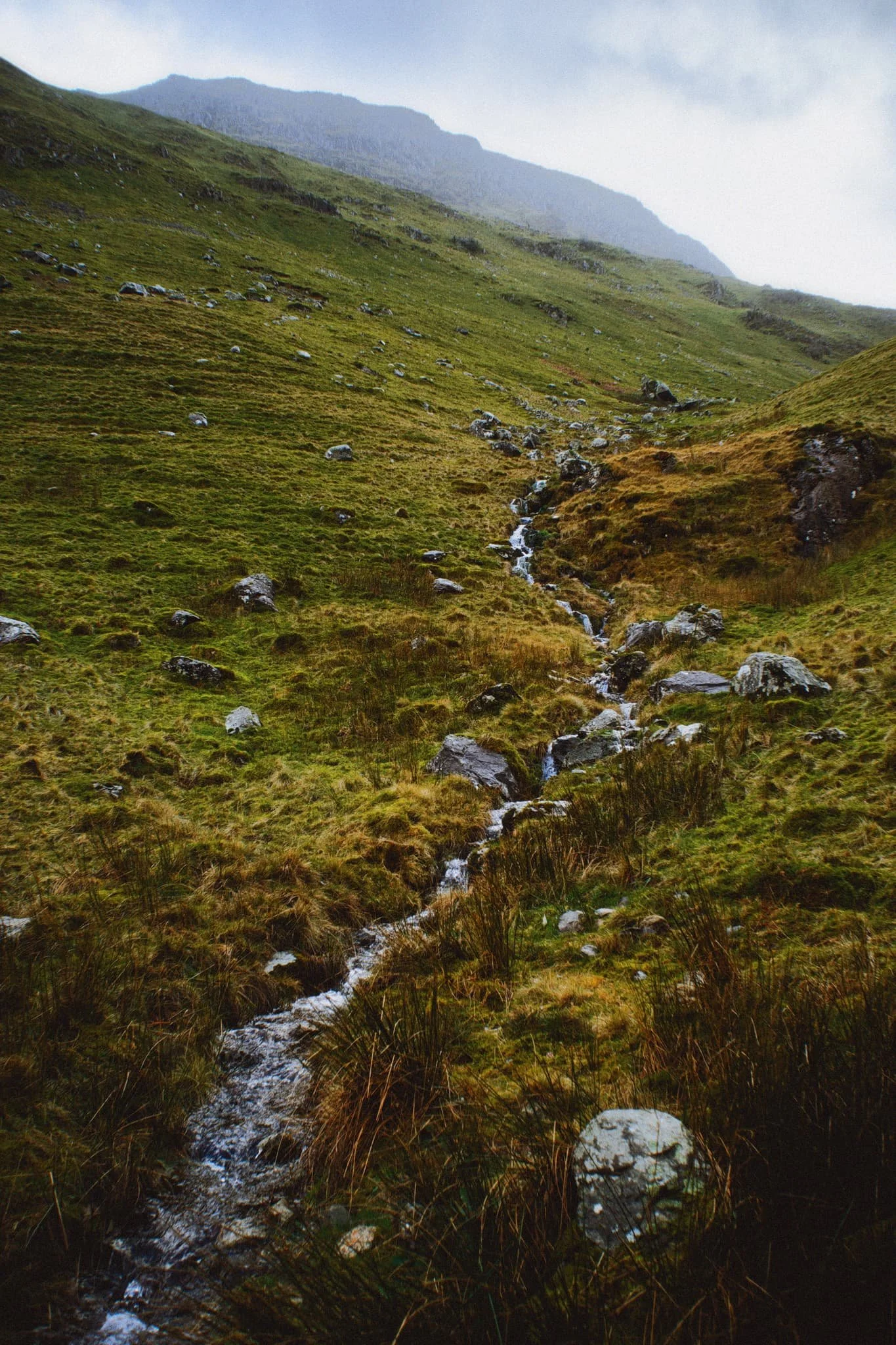 The beck streaming down from Blind Cove provides a nice leading line towards the vertical face of St. Sunday Crag.
