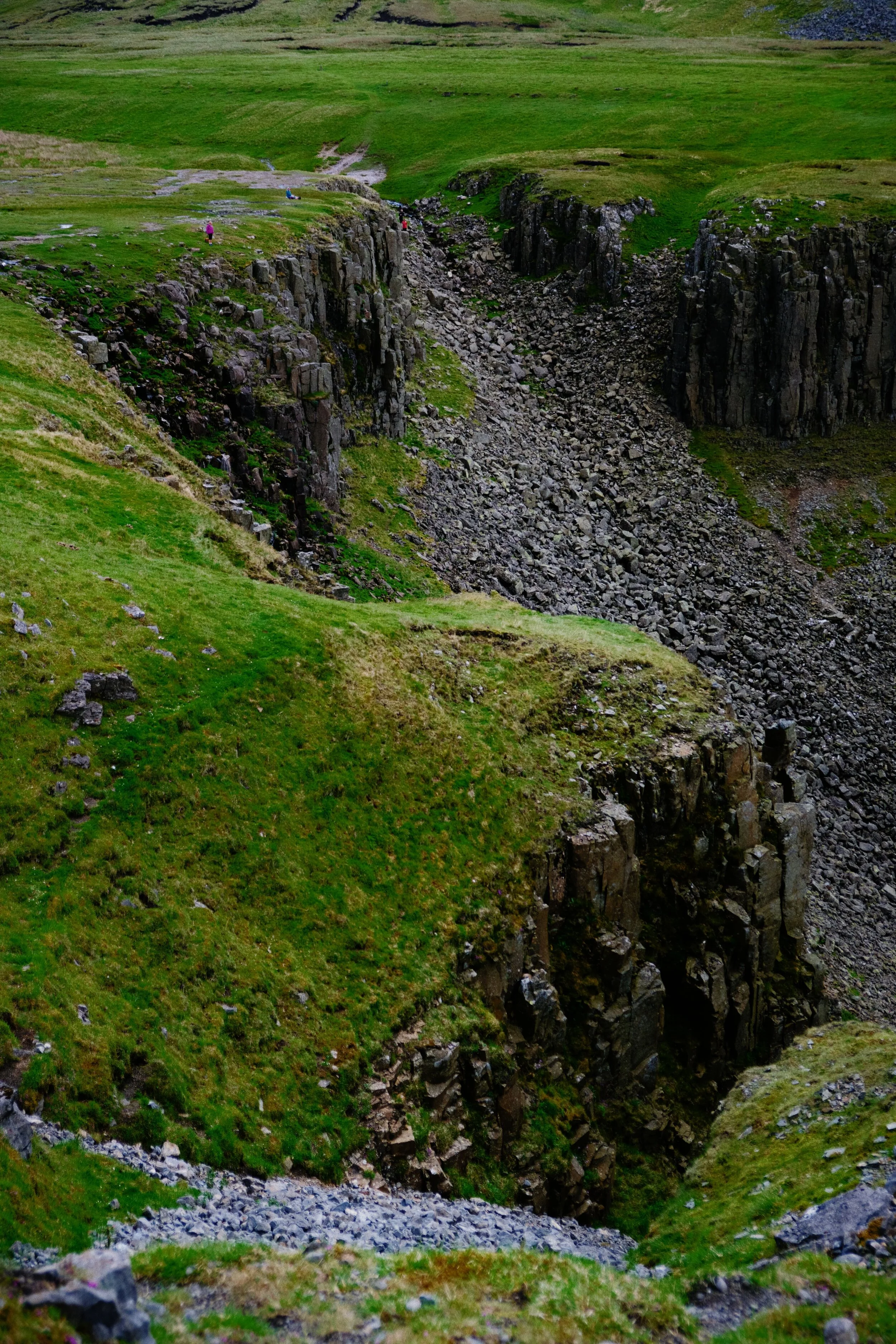 We’re not the only ones here. Hikers wander and rest by the head of High Cup Nick, enjoying the sights and views.