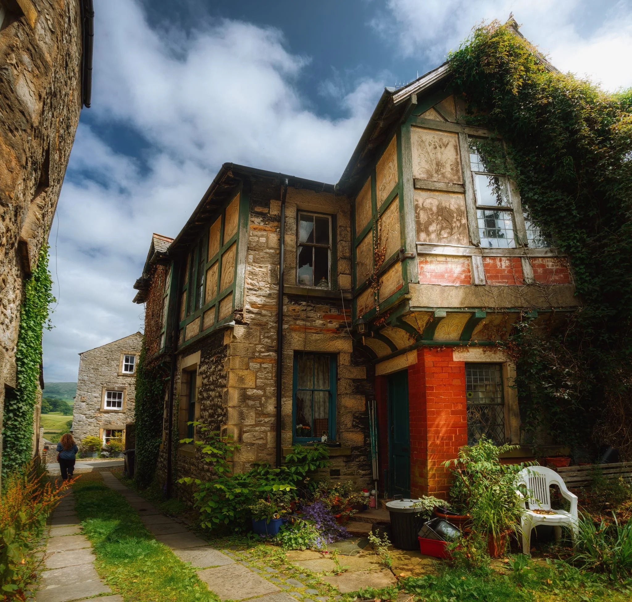 Tucked away from Mill Brow, Red Dragon Yard, and Horse Market is this gorgeous old property. I can’t find mention of it anywhere on the world wide web. The stone panels on the first floor have intricate masonry decorations too. I wonder what the history of this property is.