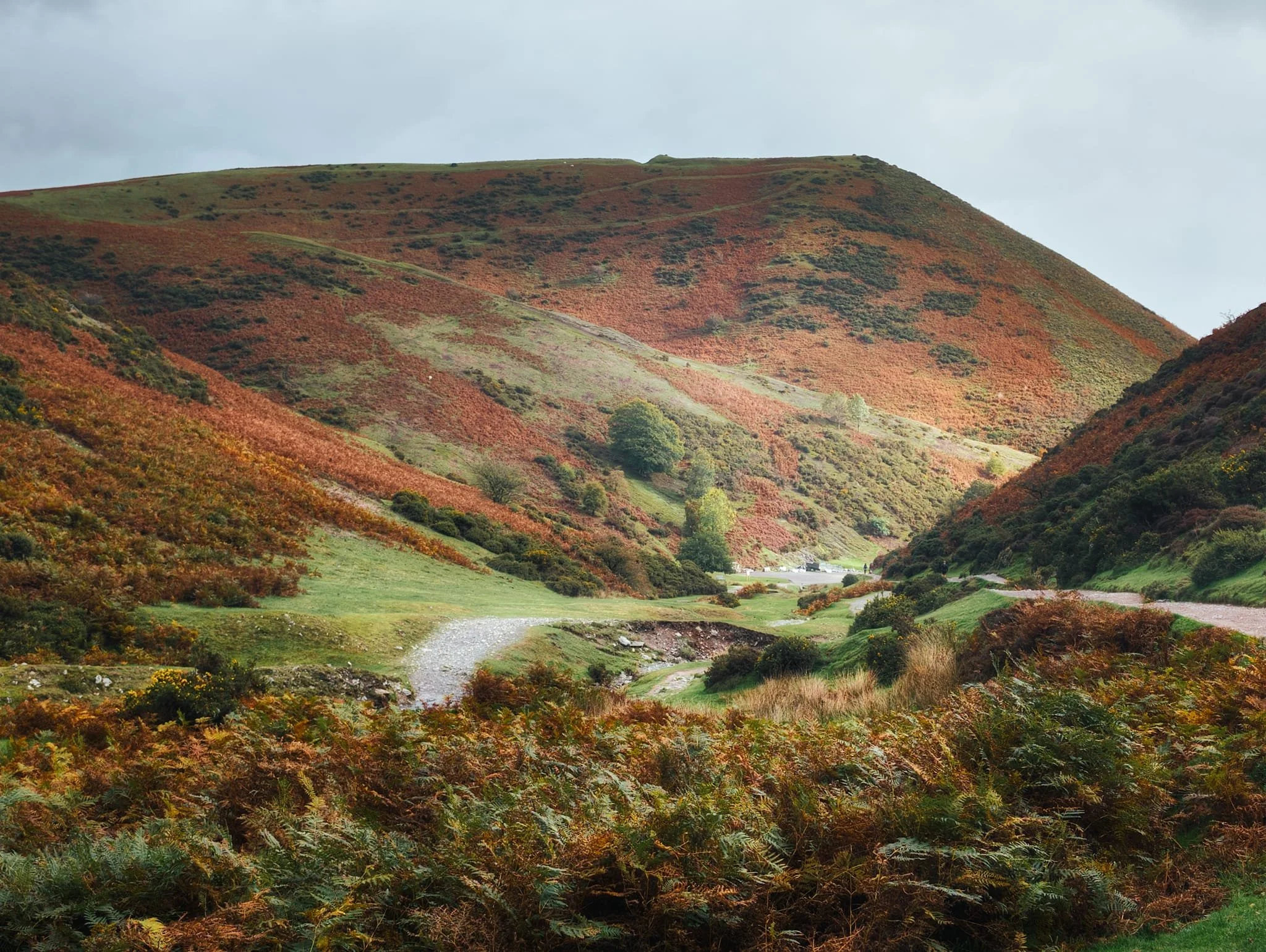 Back into the main valley heading north, I looked back to find a burst of light scanning across the flank of Bodbury Hill.
