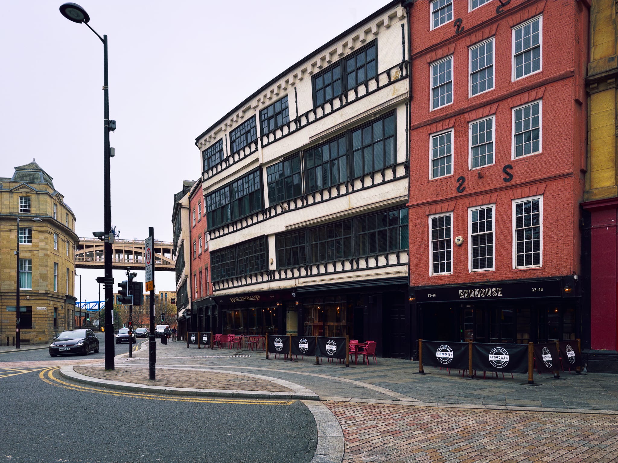Newcastle has managed to retain some older architecture. In between the two red buildings is Bessie Surtees’ House, comprising of two five-storey 16th and 17th century merchants’ houses, excellent examples of Jacobean domestic architecture.