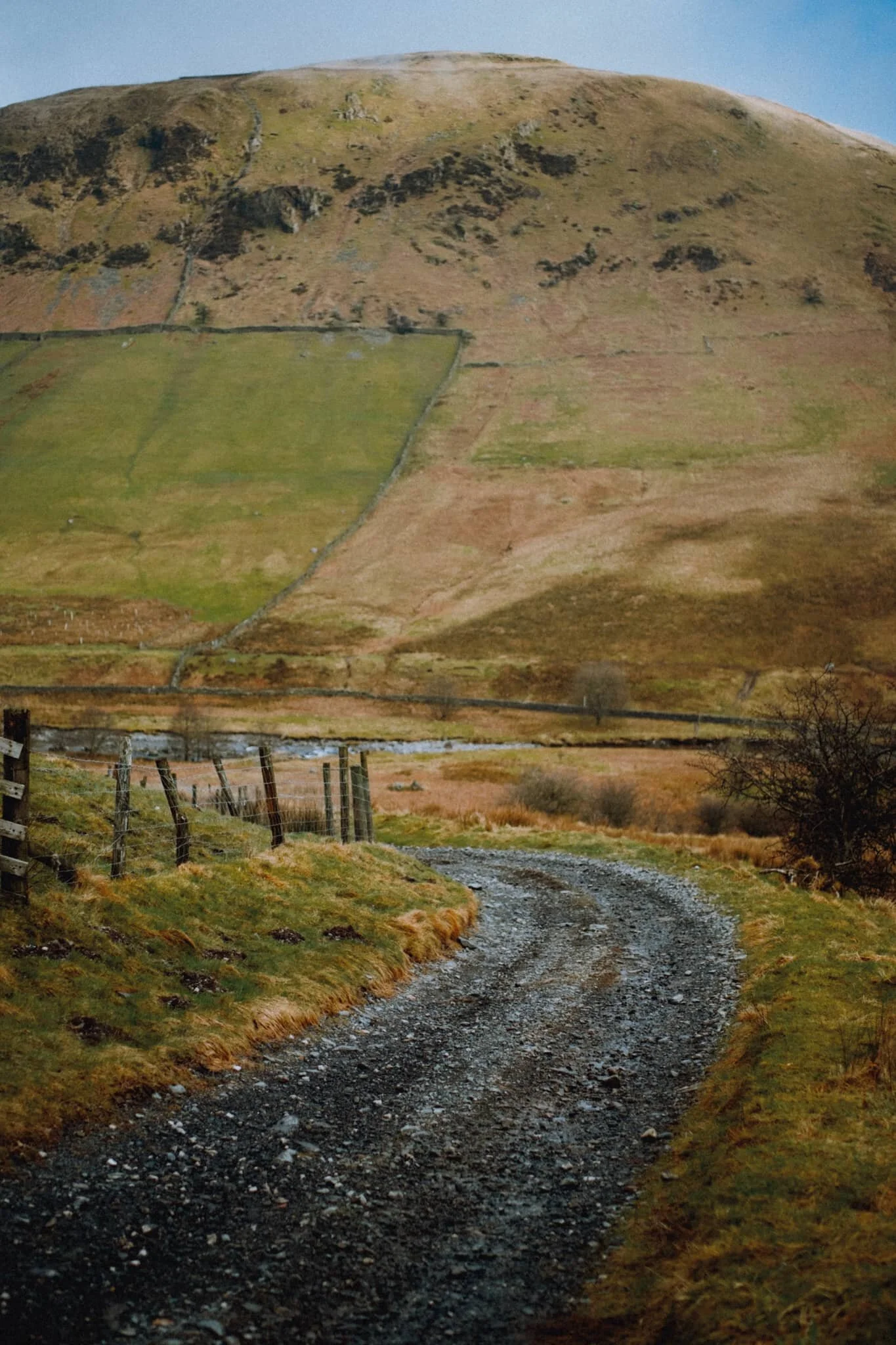 The way down to the bottom of Lower Borrowdale. The rather vertiginous looking fell in the distance is Greenside Crag (485 m/1,591 ft).
