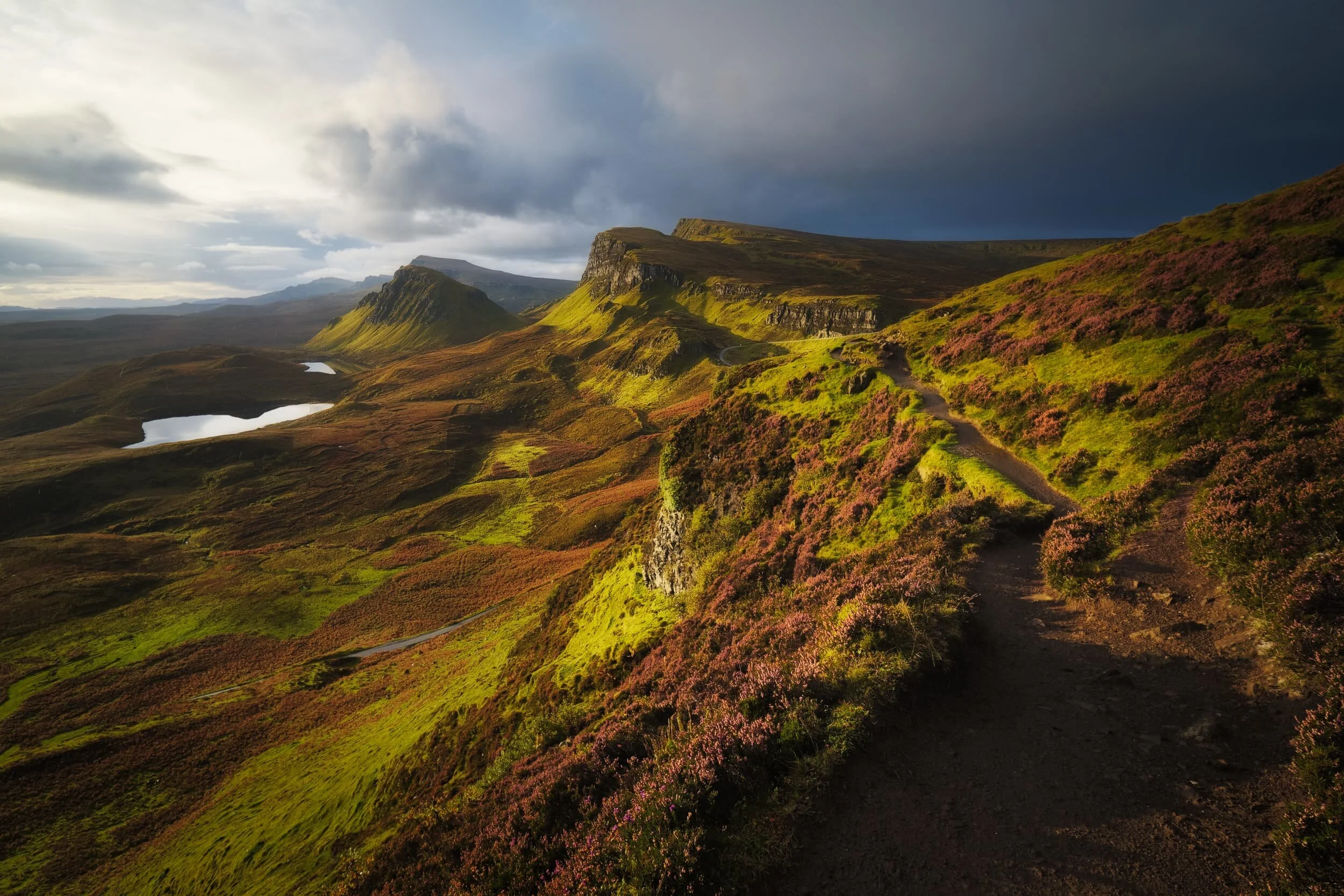 When I turned back for a composition of the route we had taken, I saw this storm moving in behind the Quiraing… so we decided to turn back and head towards the car. 5 minutes after shooting this photo we promptly got soaked .