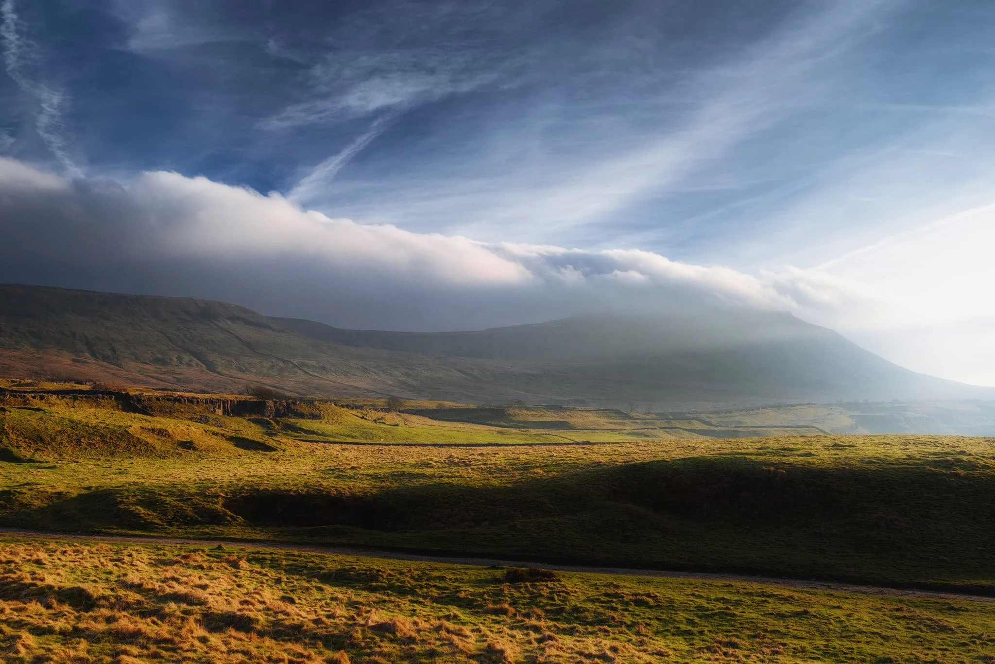 Back near the car at Chapel-le-Dale, I take one final look back at the magnificent Ingleborough and the cloud shelf sitting on top. Crackin’ scenes to round off a lovely day.